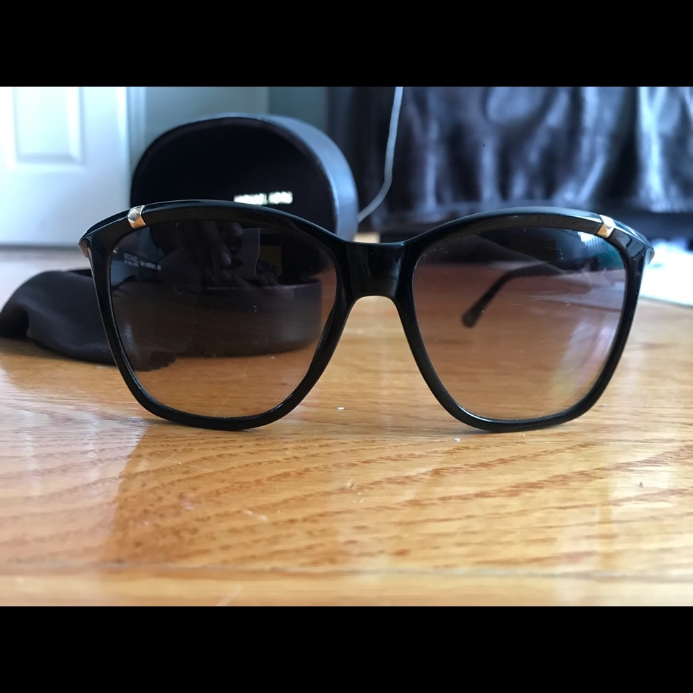 ❗️❗️USED MICHAEL KORS SUNGLASSES❗️❗️